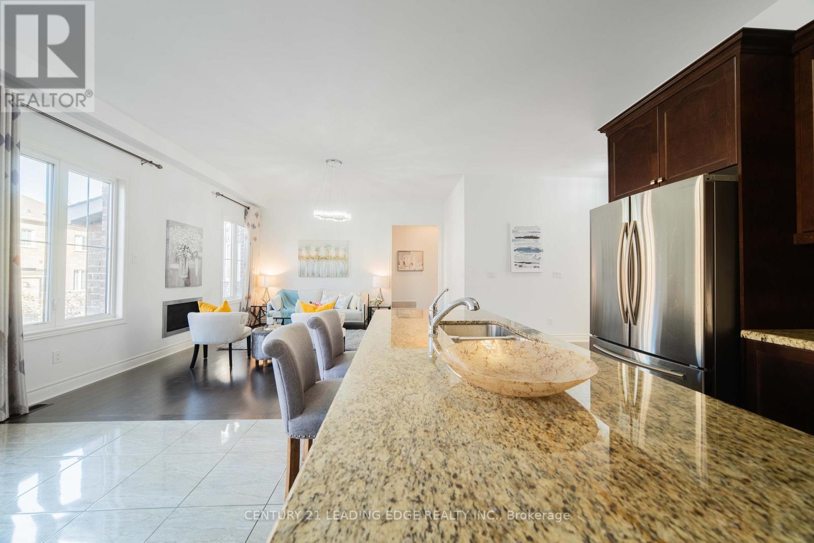 63 Ken Sinclair Crescent, Aurora, Ontario  L4G 3J1 - Photo 15 - N12521868