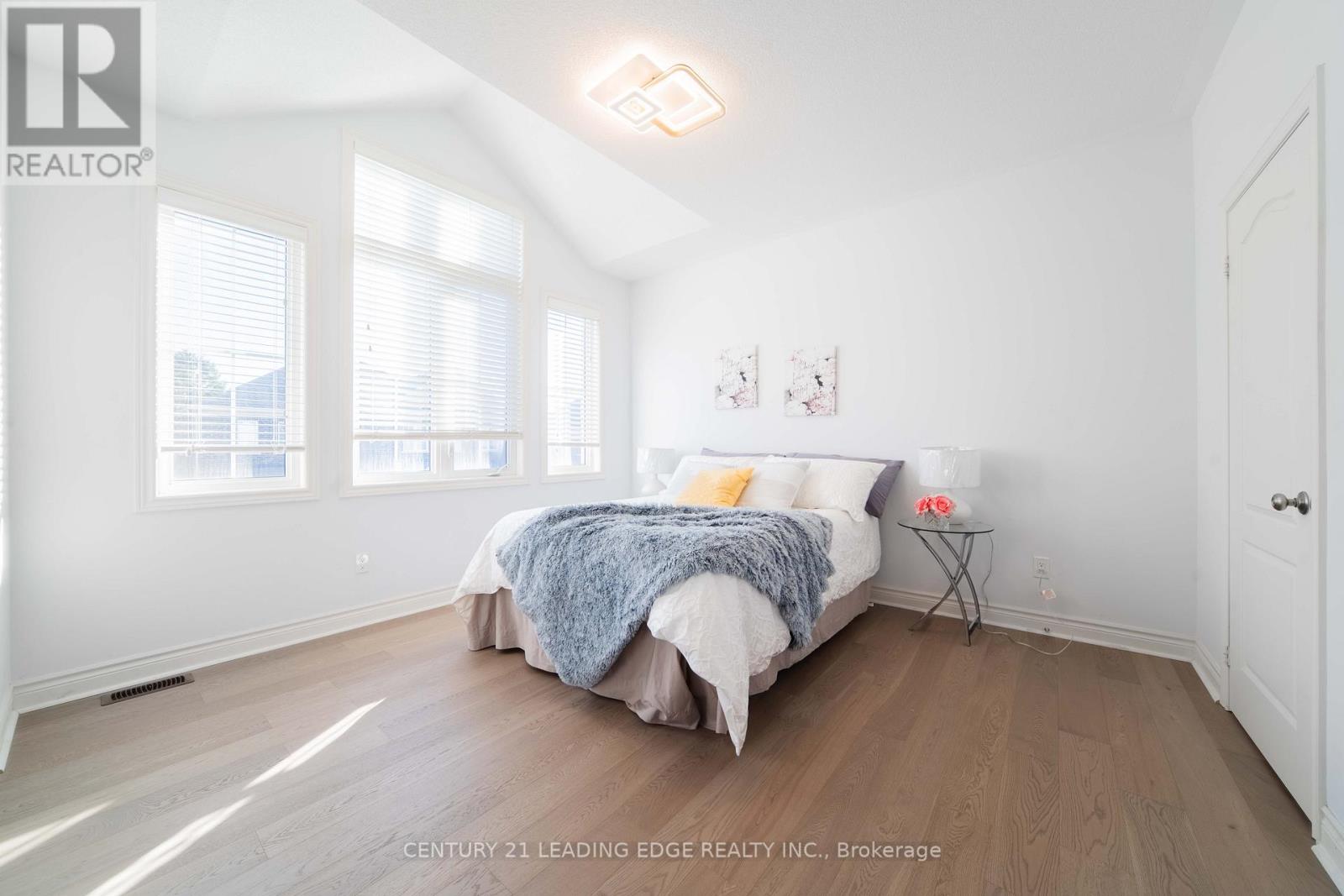 63 Ken Sinclair Crescent, Aurora, Ontario  L4G 3J1 - Photo 38 - N12521868