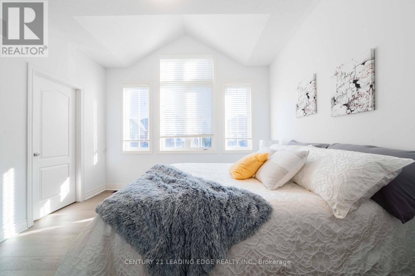 63 Ken Sinclair Crescent, Aurora, Ontario  L4G 3J1 - Photo 41 - N12521868