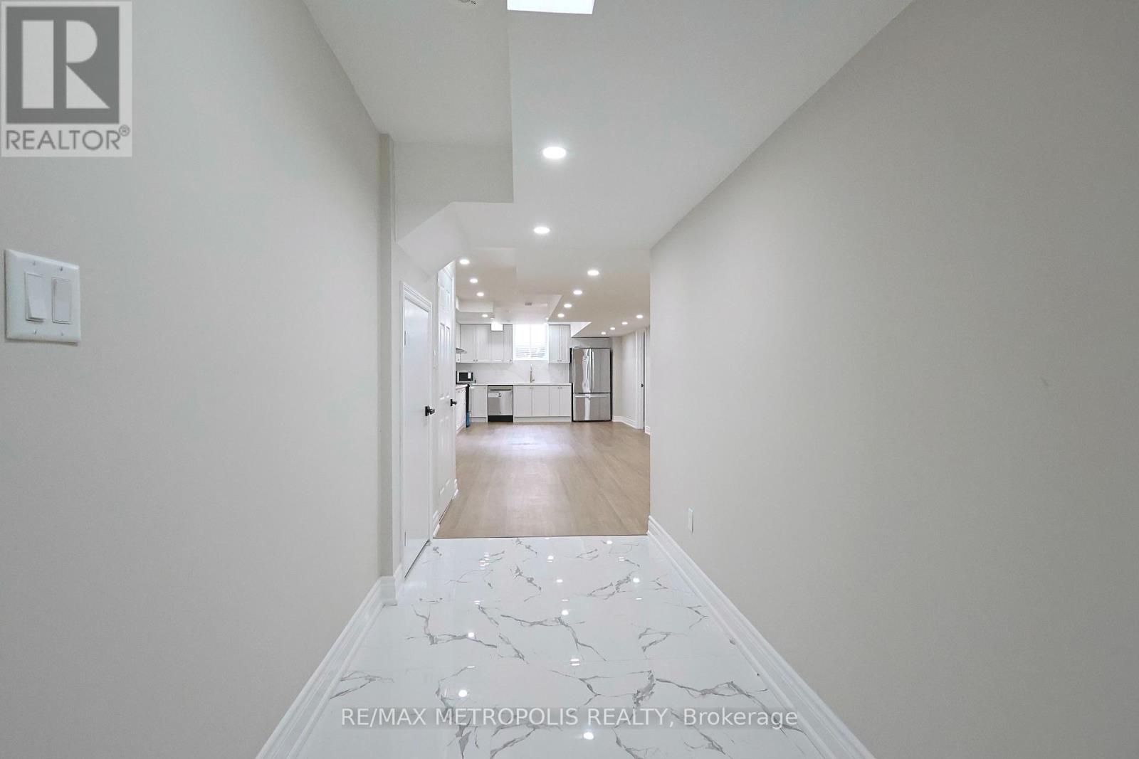 Bsmt - 25 Mac Campbell Way, Bradford West Gwillimbury, Ontario  L3Z 4M7 - Photo 3 - N12522038