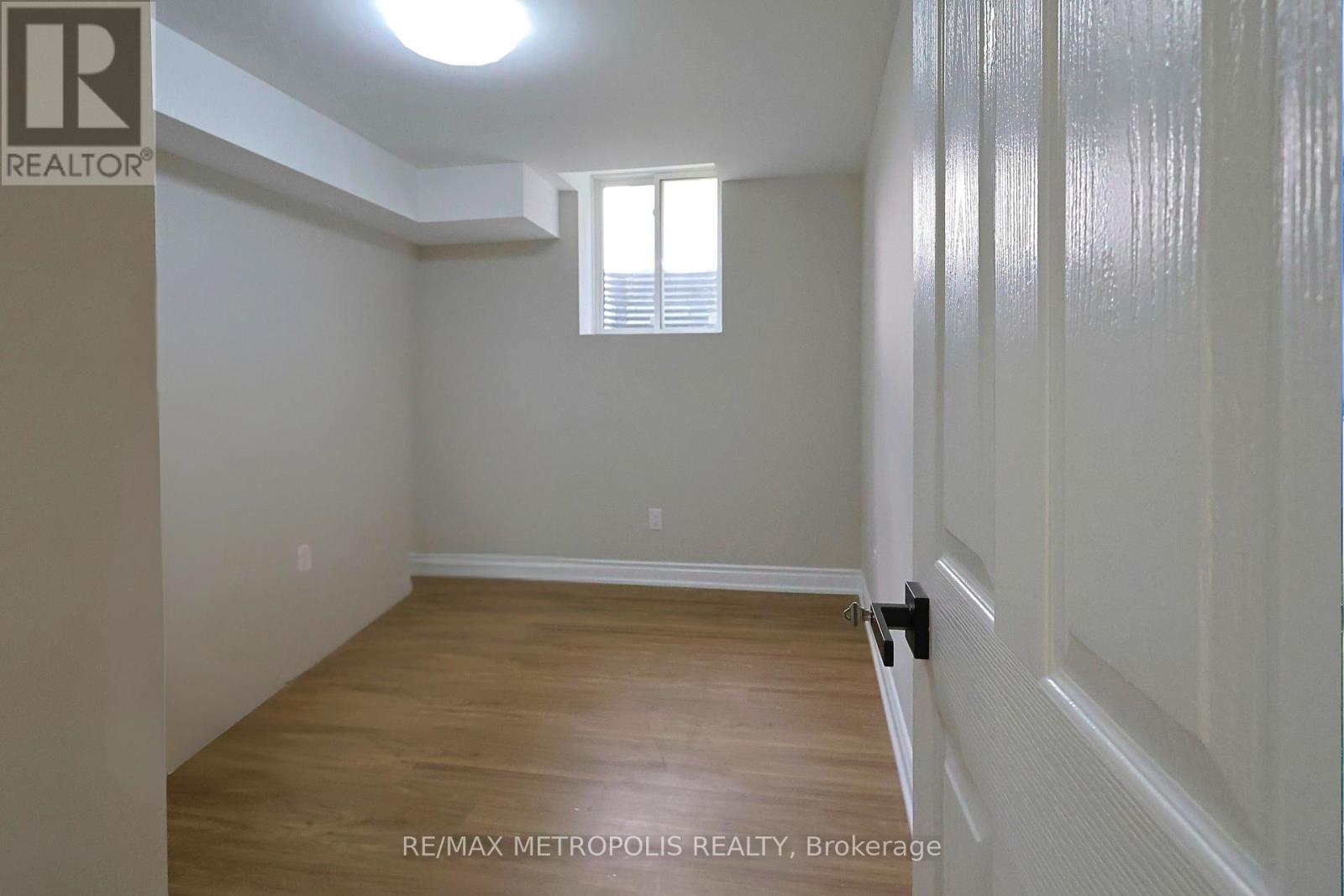 Bsmt - 25 Mac Campbell Way, Bradford West Gwillimbury, Ontario  L3Z 4M7 - Photo 8 - N12522038