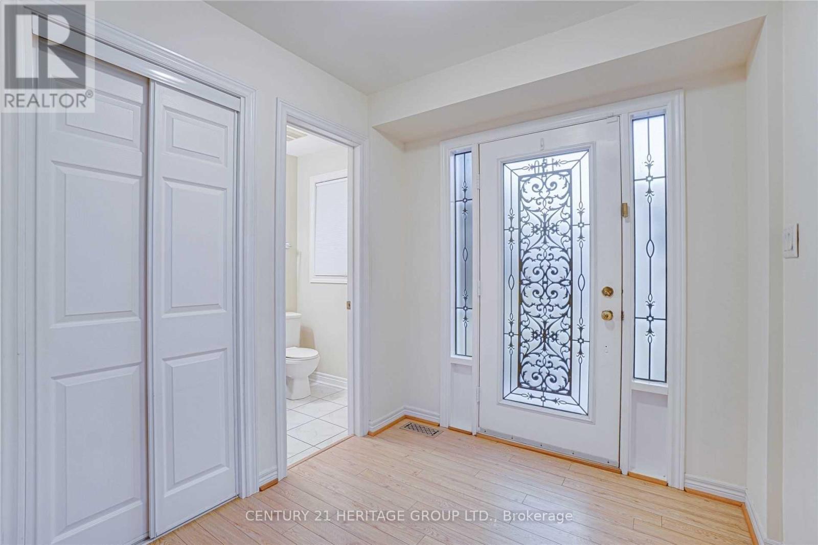 150 Ashton Drive, Vaughan, Ontario  L6A 2T8 - Photo 2 - N12522088