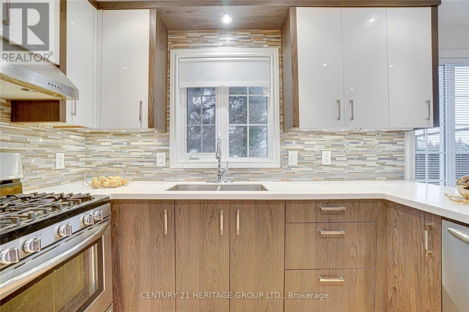 150 Ashton Drive, Vaughan, Ontario  L6A 2T8 - Photo 5 - N12522088