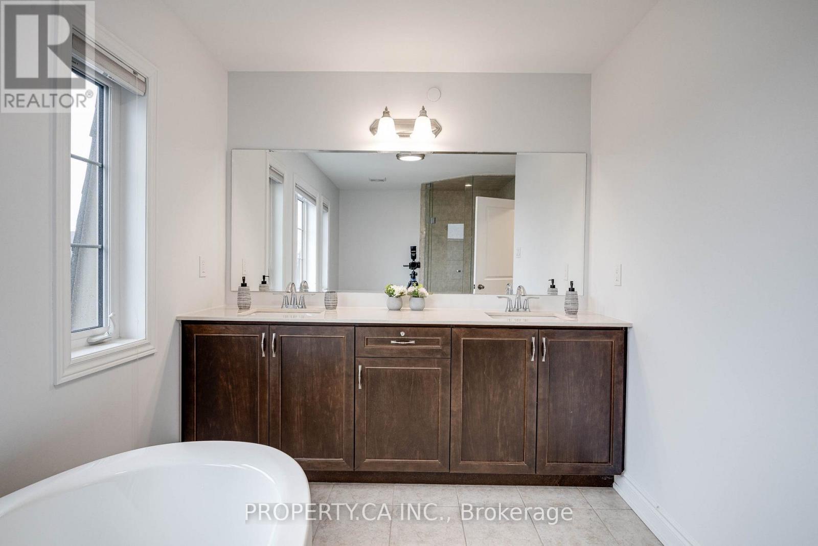 53 - 1331 Major Mackenzie Drive, Vaughan, Ontario  L6A 4W4 - Photo 35 - N12522106