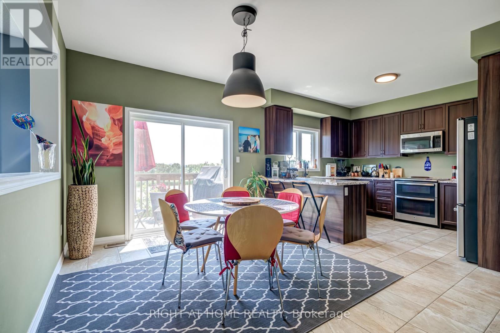 1341 Bardeau Street S, Innisfil, Ontario  L0L 1C0 - Photo 13 - N12522140