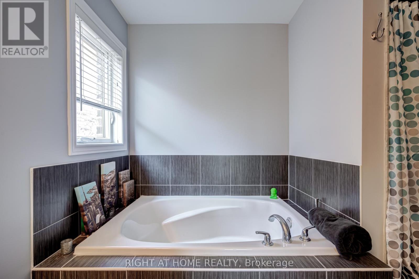 1341 Bardeau Street S, Innisfil, Ontario  L0L 1C0 - Photo 23 - N12522140