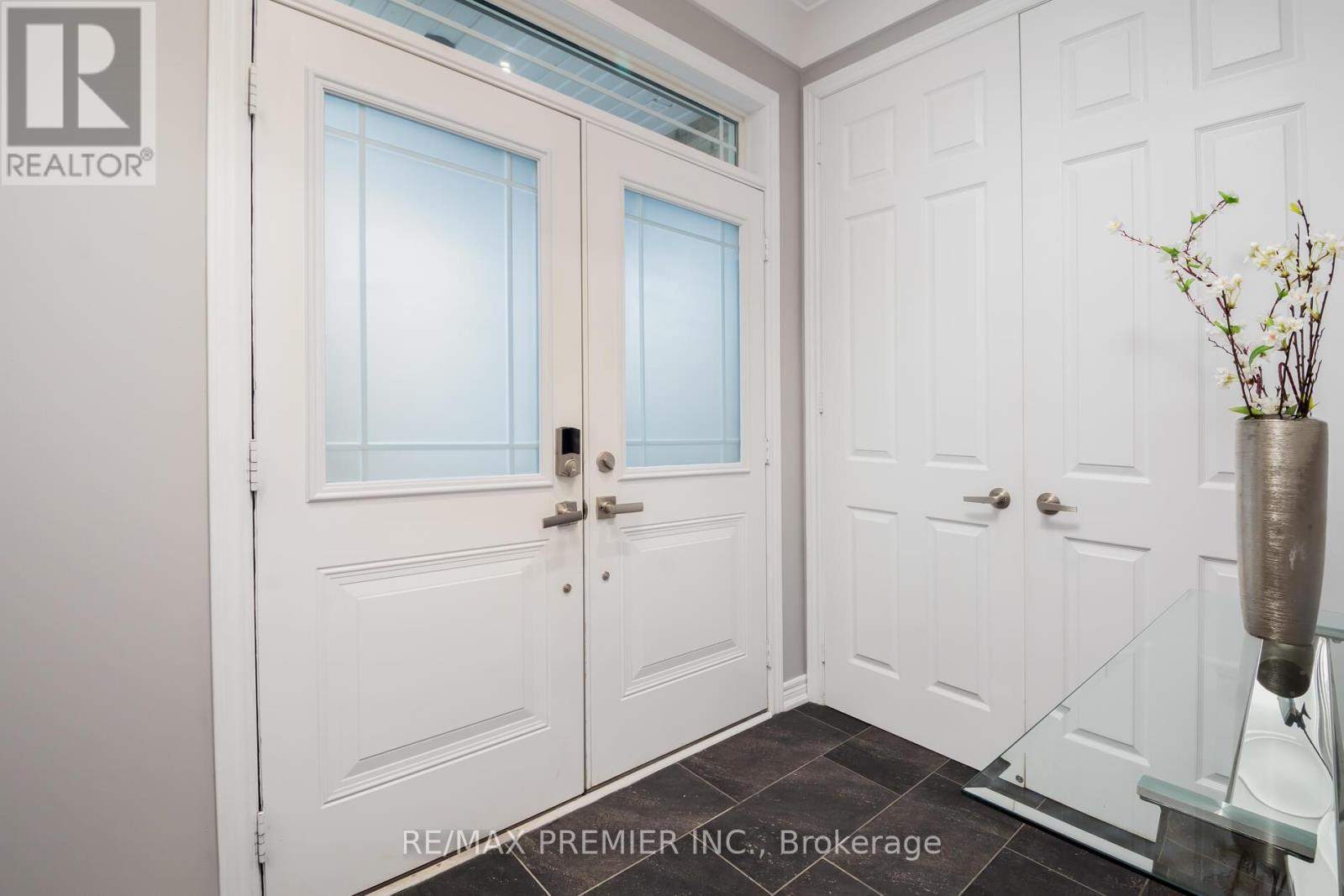 76 Cauthers Crescent, New Tecumseth, Ontario  L9R 0L2 - Photo 4 - N12522180