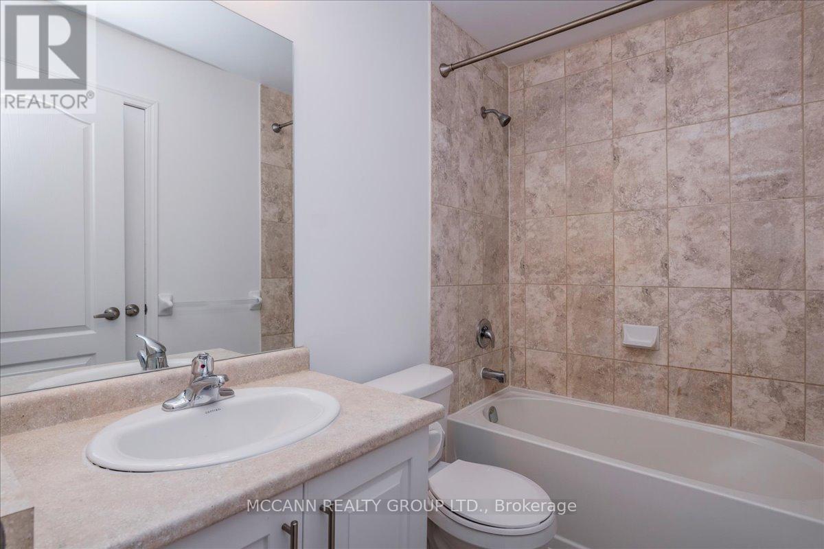 79 Franks Way, Barrie, Ontario  L4N 3J1 - Photo 12 - S12521856