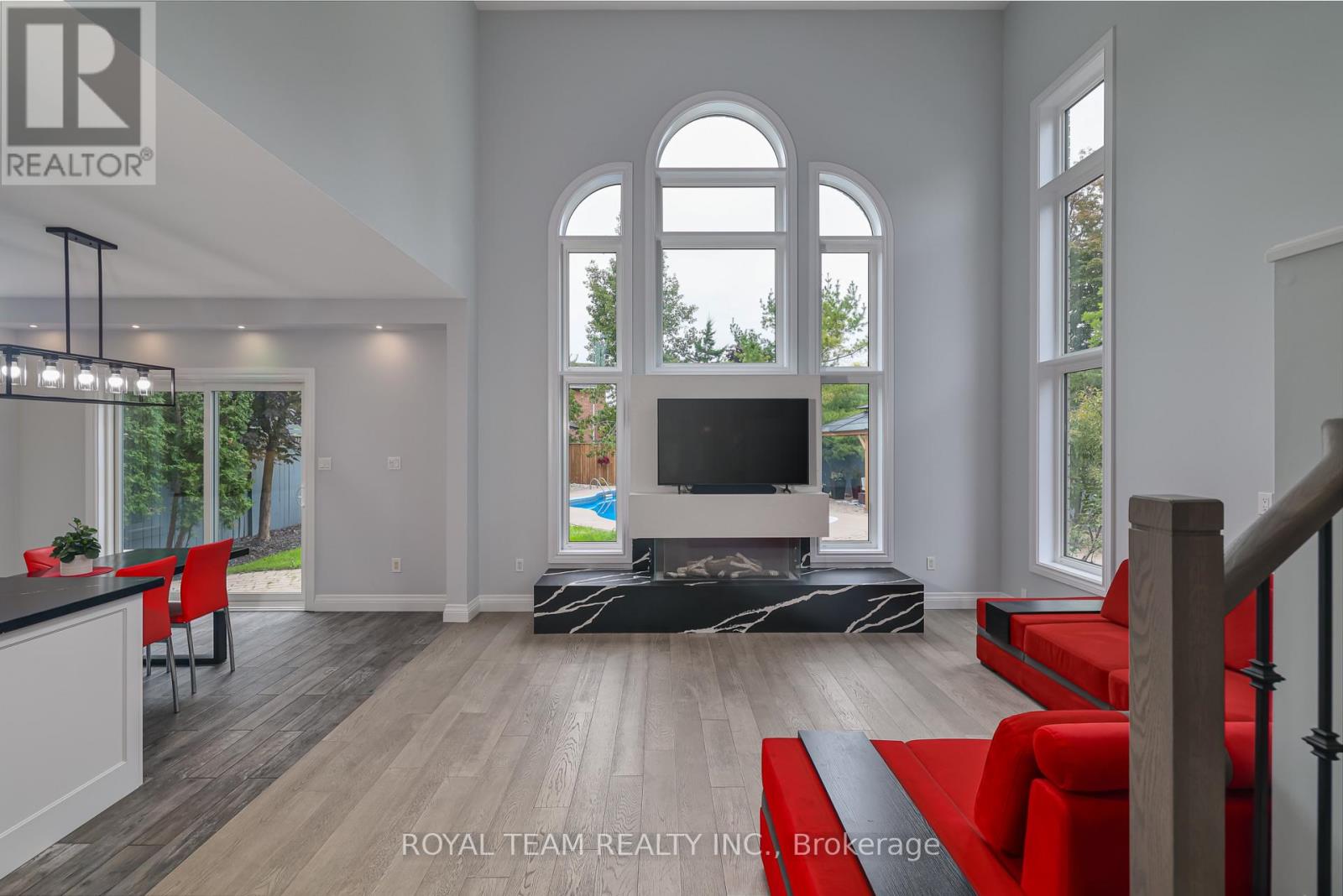 2 Gleave Court, Aurora, Ontario  L4G 7L9 - Photo 5 - N12507936