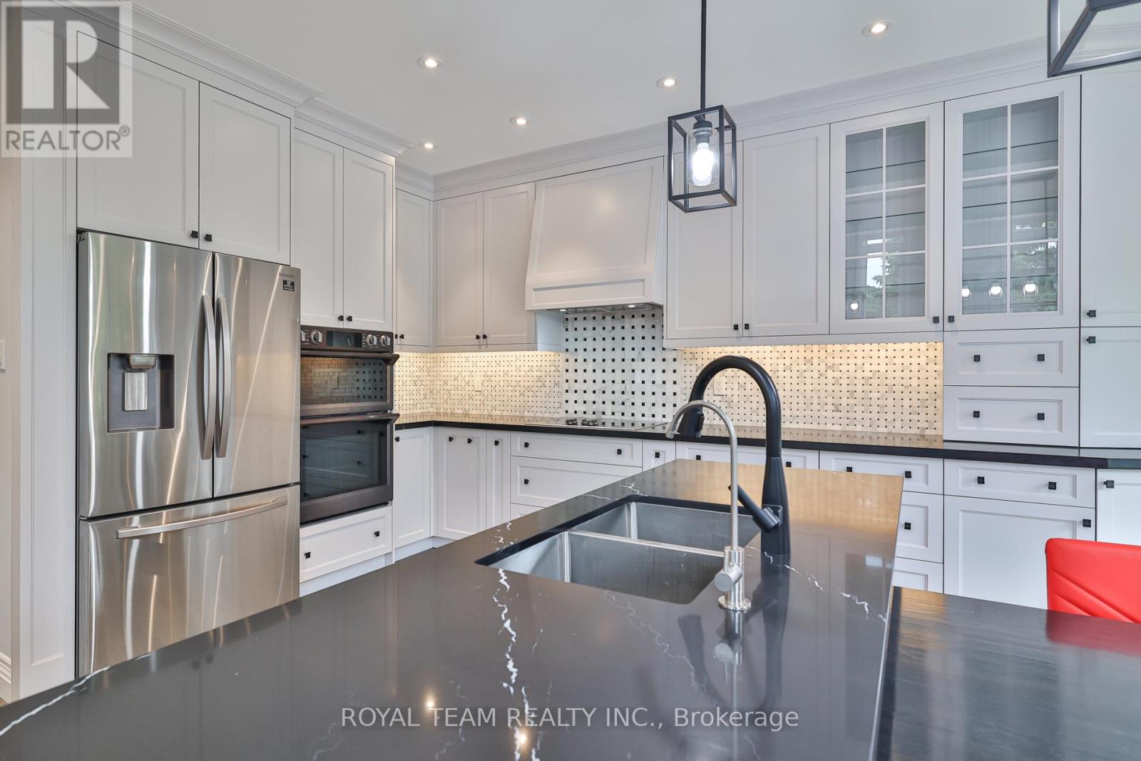 2 Gleave Court, Aurora, Ontario  L4G 7L9 - Photo 12 - N12507936