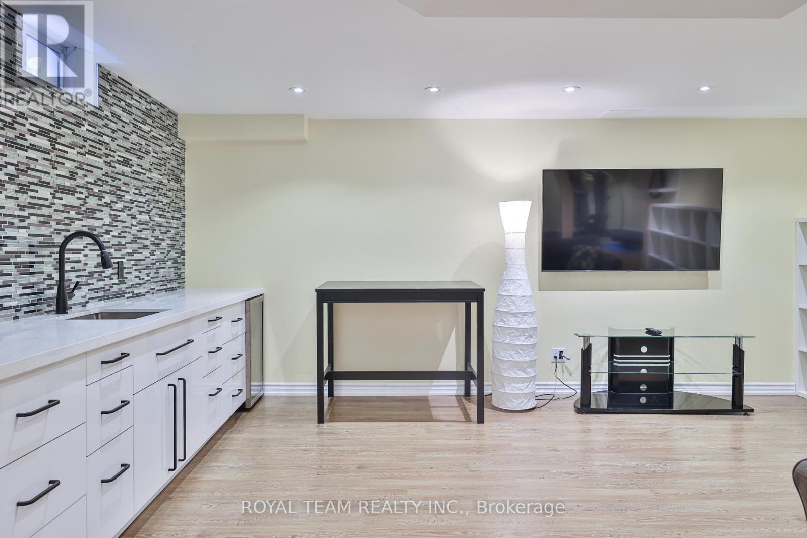 2 Gleave Court, Aurora, Ontario  L4G 7L9 - Photo 23 - N12507936