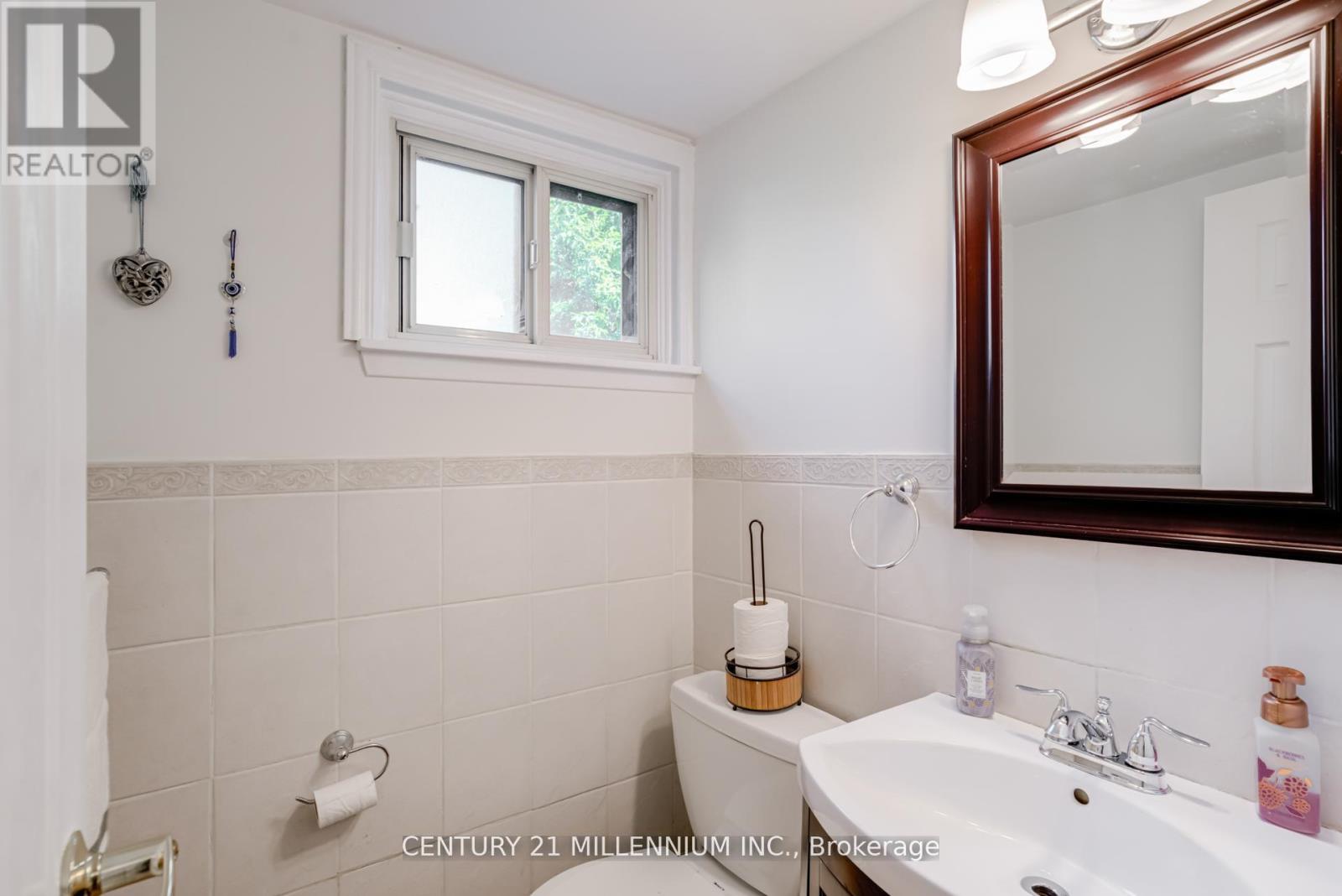 14 Milford Crescent, Brampton, Ontario  L6S 3E4 - Photo 14 - W12521822