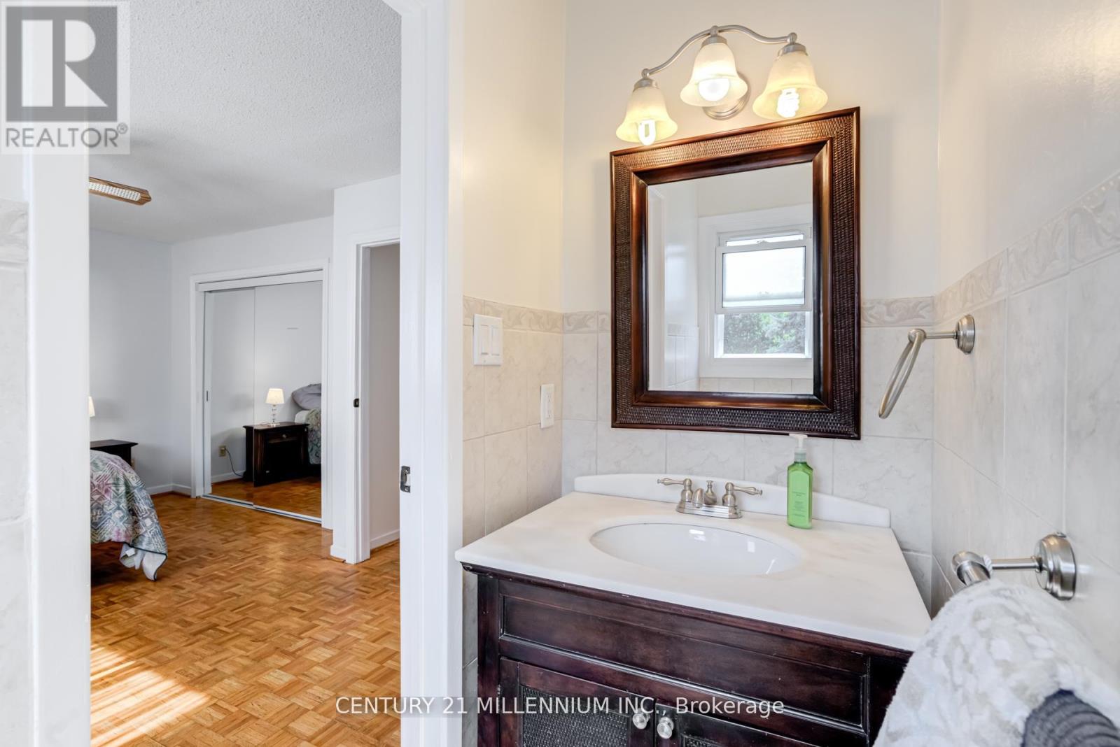 14 Milford Crescent, Brampton, Ontario  L6S 3E4 - Photo 17 - W12521822