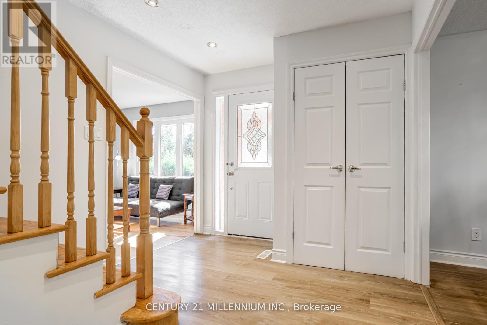 14 Milford Crescent, Brampton, Ontario  L6S 3E4 - Photo 4 - W12521822