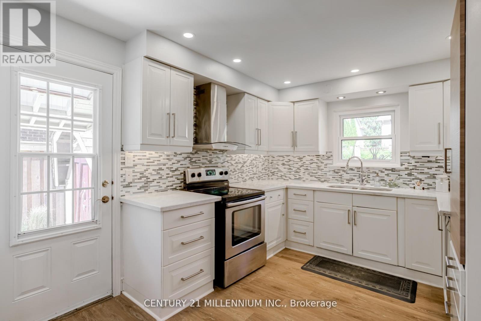 14 Milford Crescent, Brampton, Ontario  L6S 3E4 - Photo 5 - W12521822