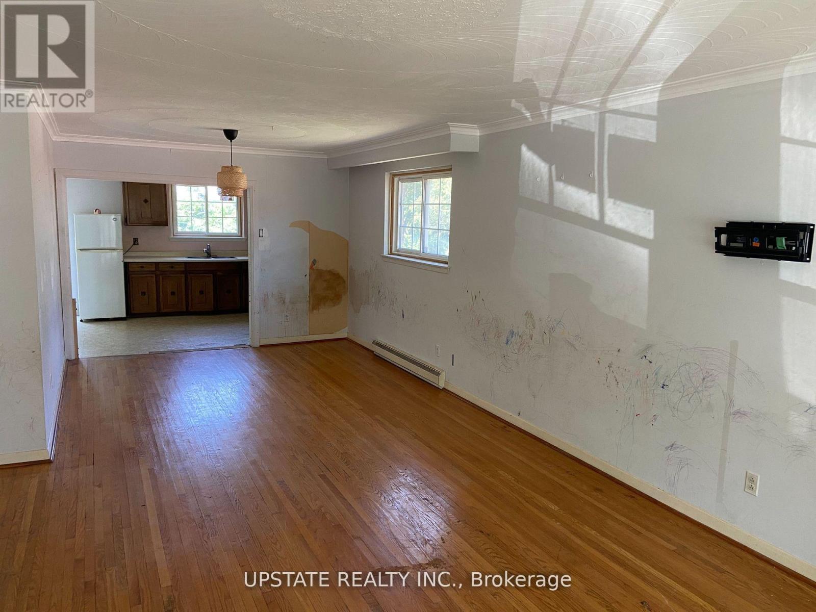 2252 Kilgorie Court, Mississauga, Ontario  L4Y 1X5 - Photo 2 - W12521848