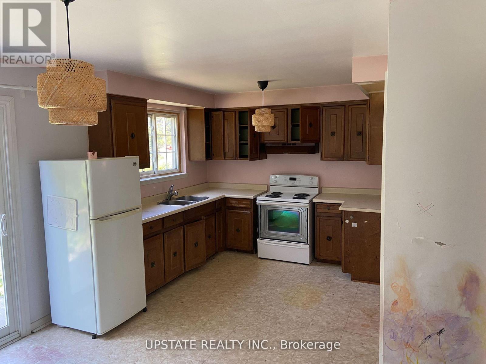 2252 Kilgorie Court, Mississauga, Ontario  L4Y 1X5 - Photo 4 - W12521848