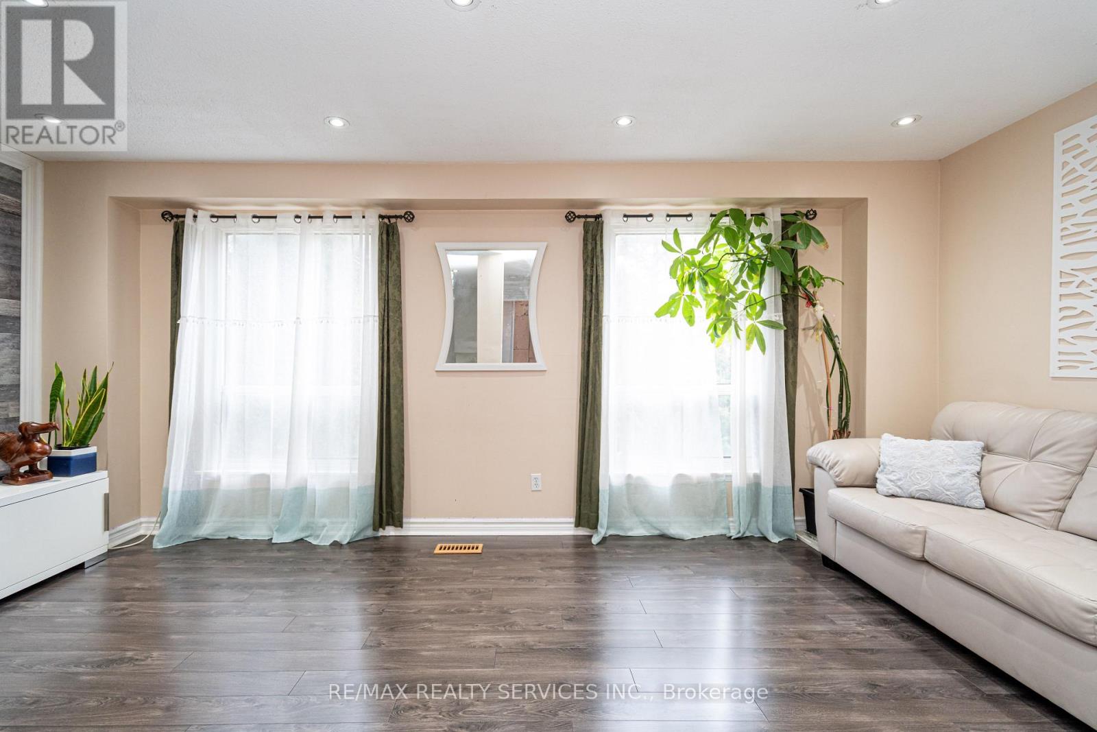 59 Guildford Crescent, Brampton, Ontario  L6S 3K2 - Photo 12 - W12521854