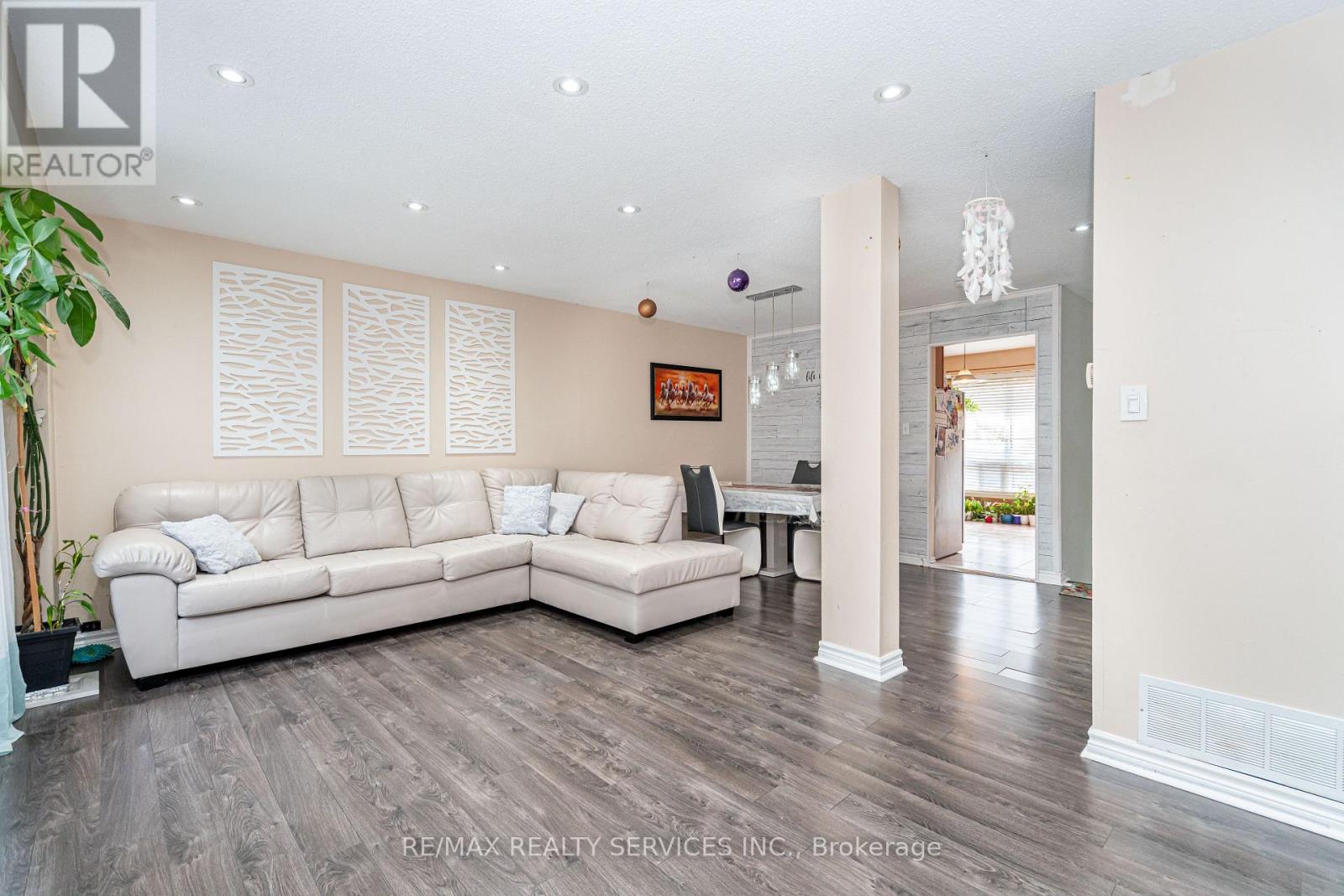 59 Guildford Crescent, Brampton, Ontario  L6S 3K2 - Photo 16 - W12521854