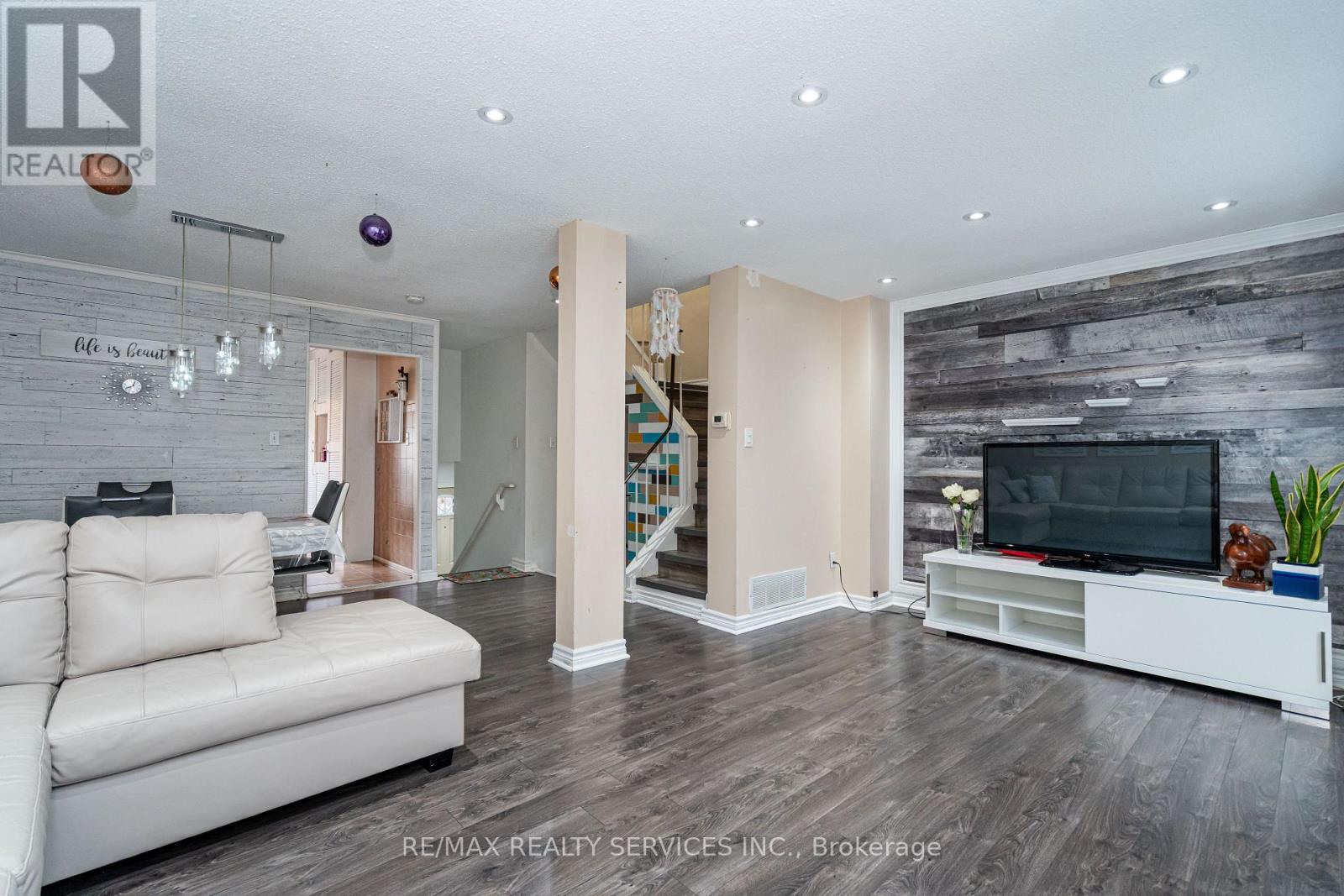 59 Guildford Crescent, Brampton, Ontario  L6S 3K2 - Photo 8 - W12521854