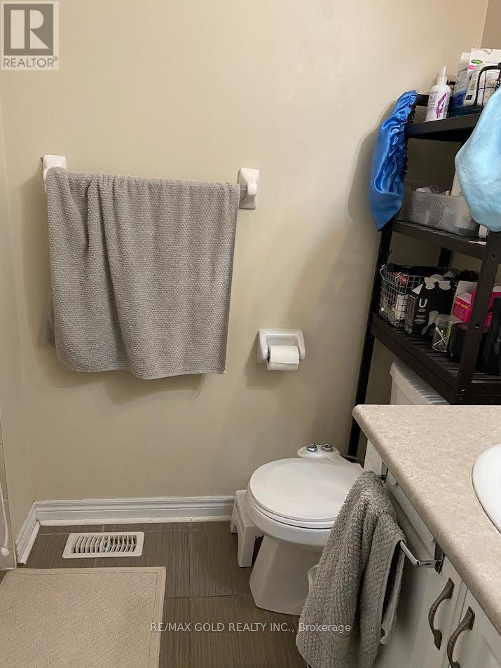 23 Goodsway Trail, Brampton, Ontario  L7A 4A3 - Photo 3 - W12521872