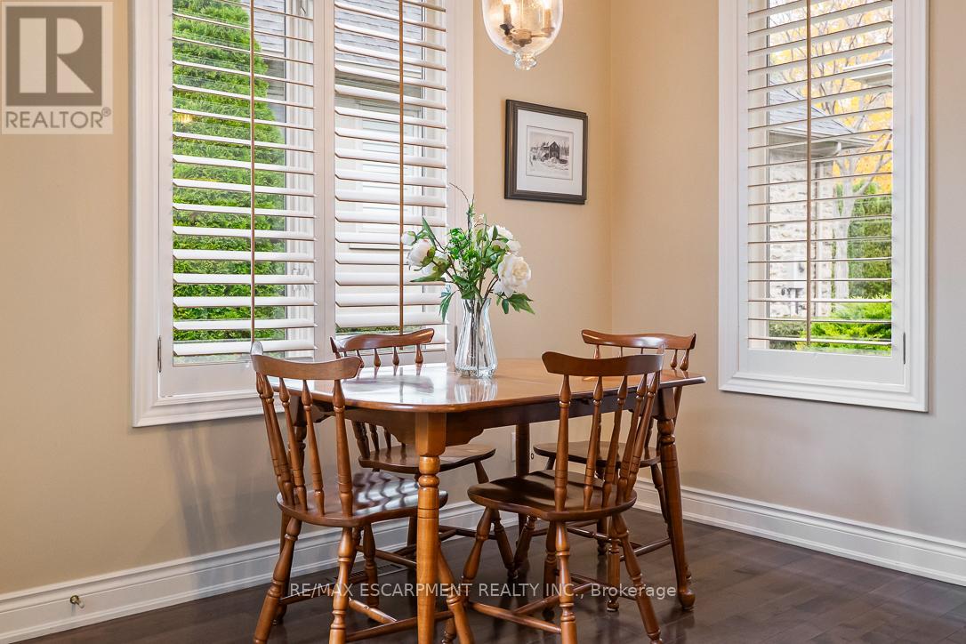 762 Hidden Grove Lane, Mississauga, Ontario  L5H 4L3 - Photo 17 - W12521896