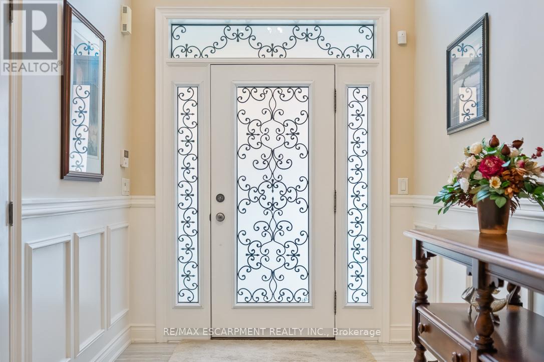 762 Hidden Grove Lane, Mississauga, Ontario  L5H 4L3 - Photo 4 - W12521896