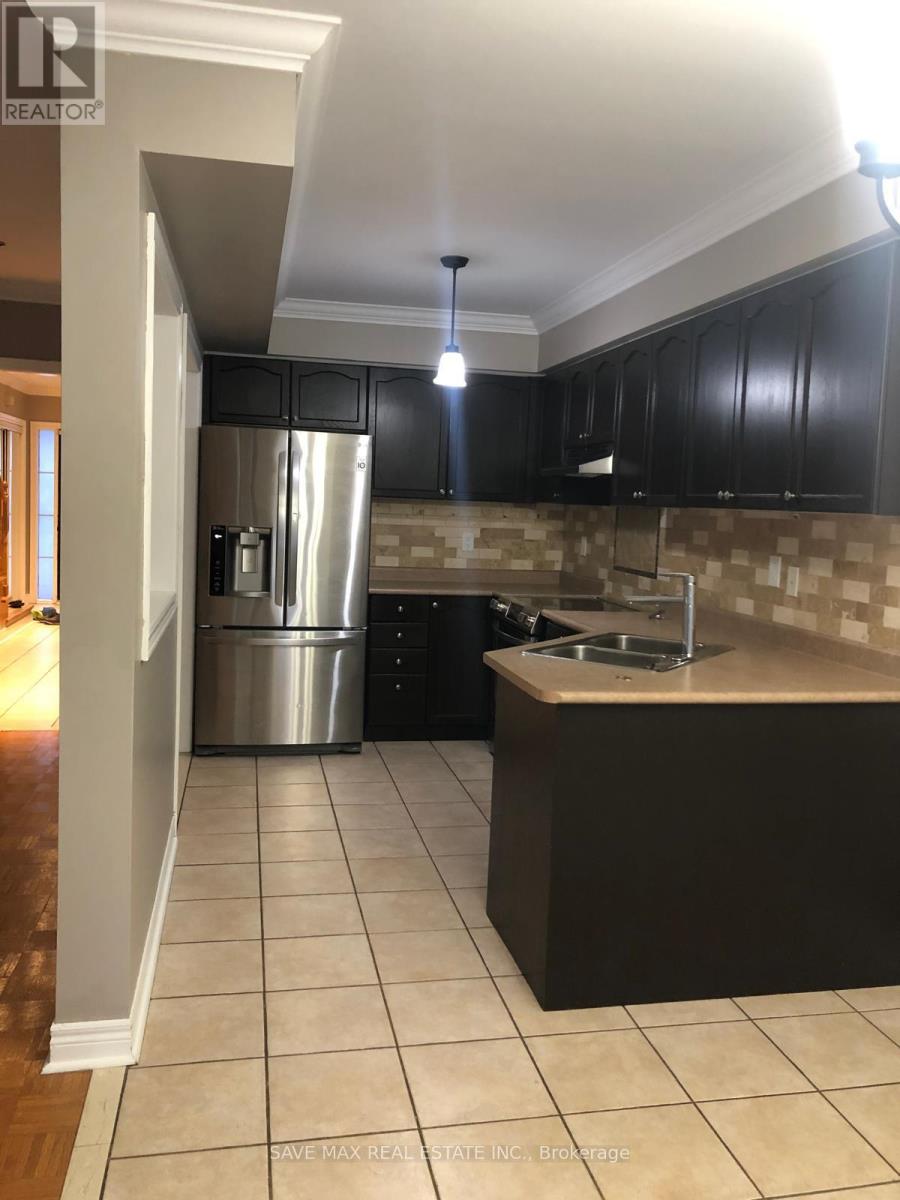 6708 Opera Glass Crescent, Mississauga, Ontario  L5W 1R7 - Photo 11 - W12521966