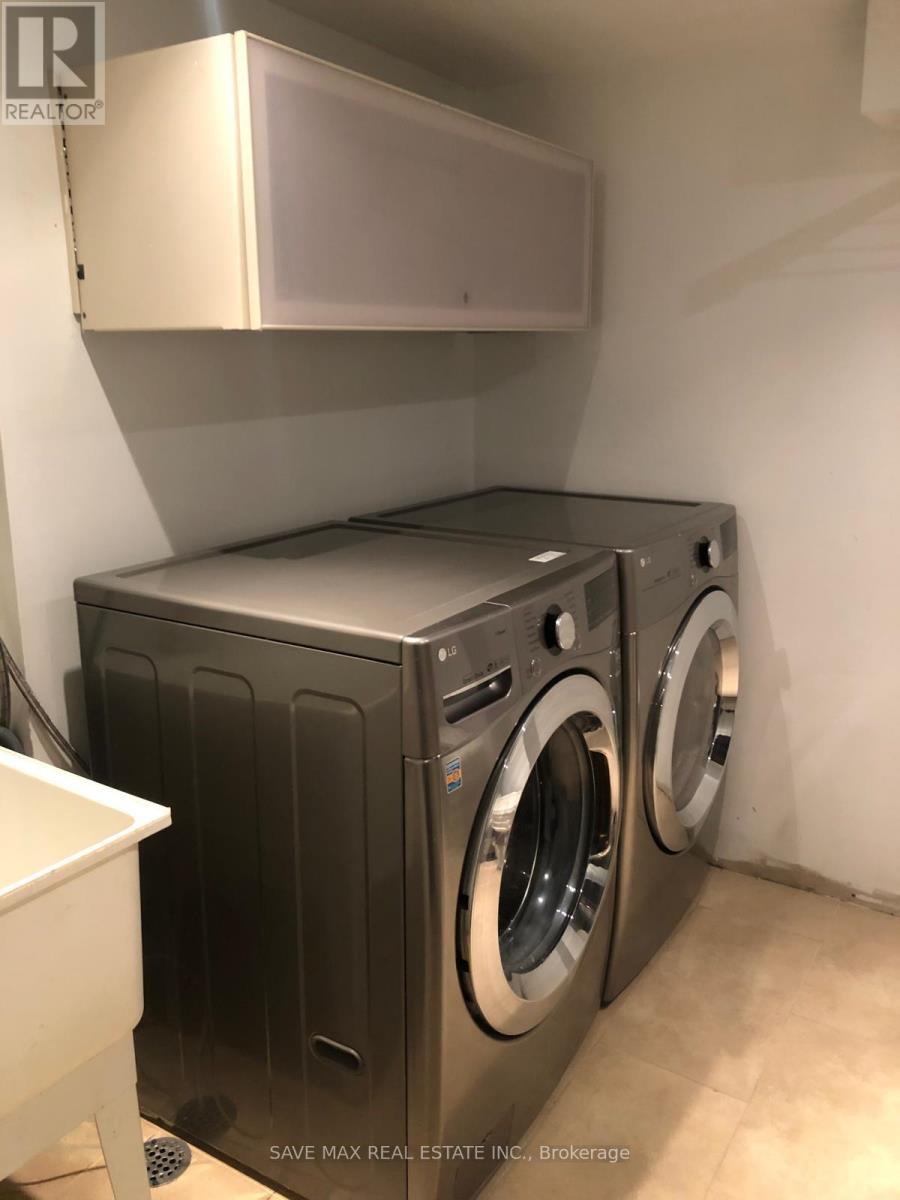 6708 Opera Glass Crescent, Mississauga, Ontario  L5W 1R7 - Photo 8 - W12521966