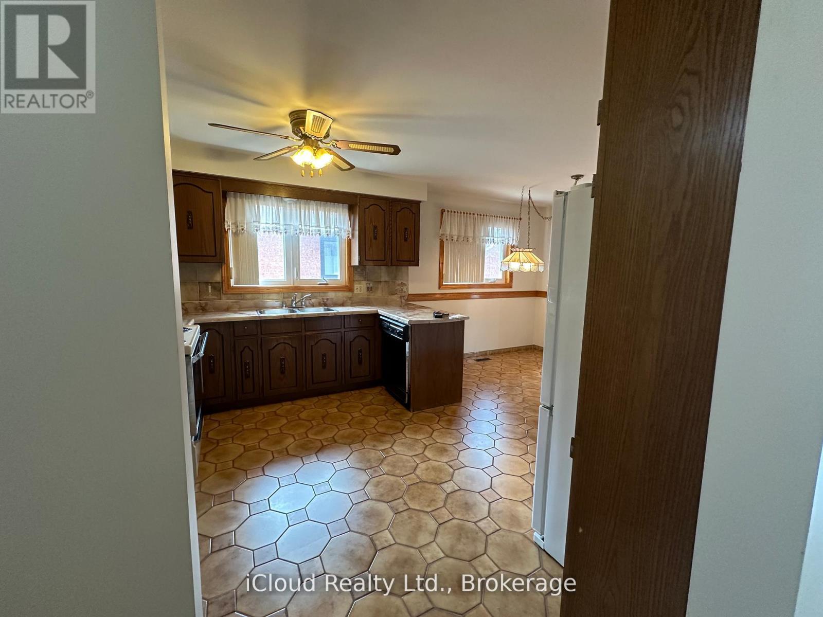 118 Antigua Road, Mississauga, Ontario  L5B 2T6 - Photo 13 - W12521988