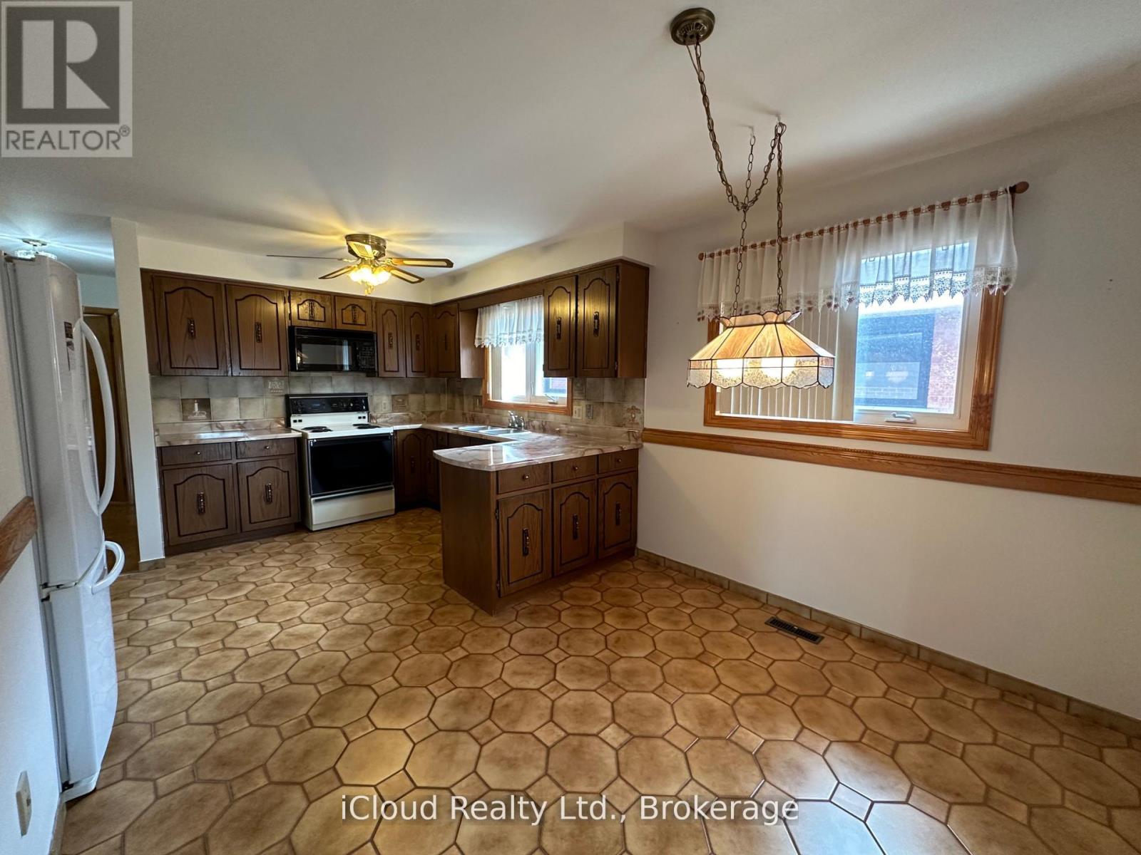 118 Antigua Road, Mississauga, Ontario  L5B 2T6 - Photo 14 - W12521988