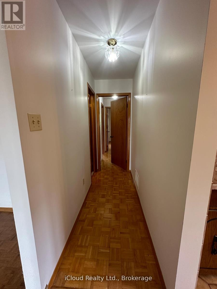 118 Antigua Road, Mississauga, Ontario  L5B 2T6 - Photo 16 - W12521988