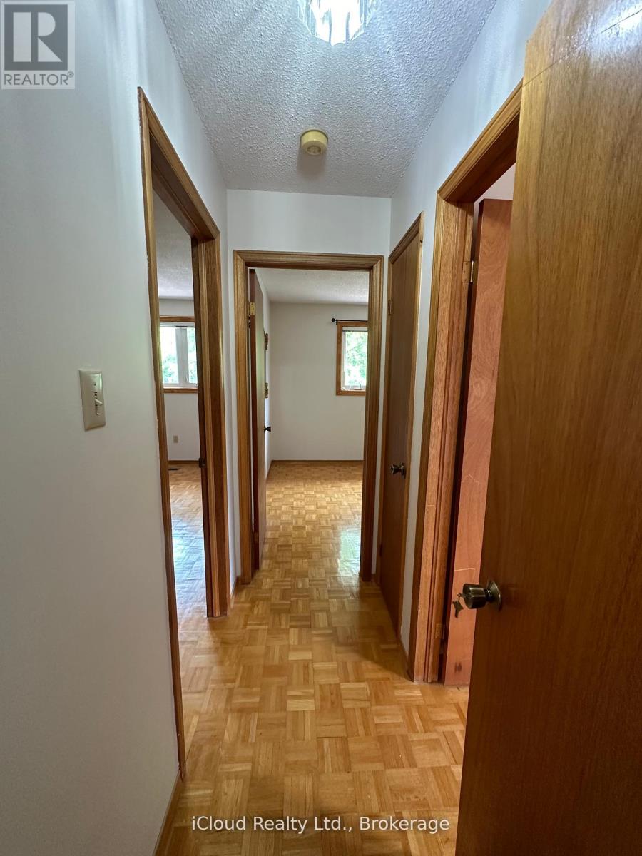 118 Antigua Road, Mississauga, Ontario  L5B 2T6 - Photo 17 - W12521988