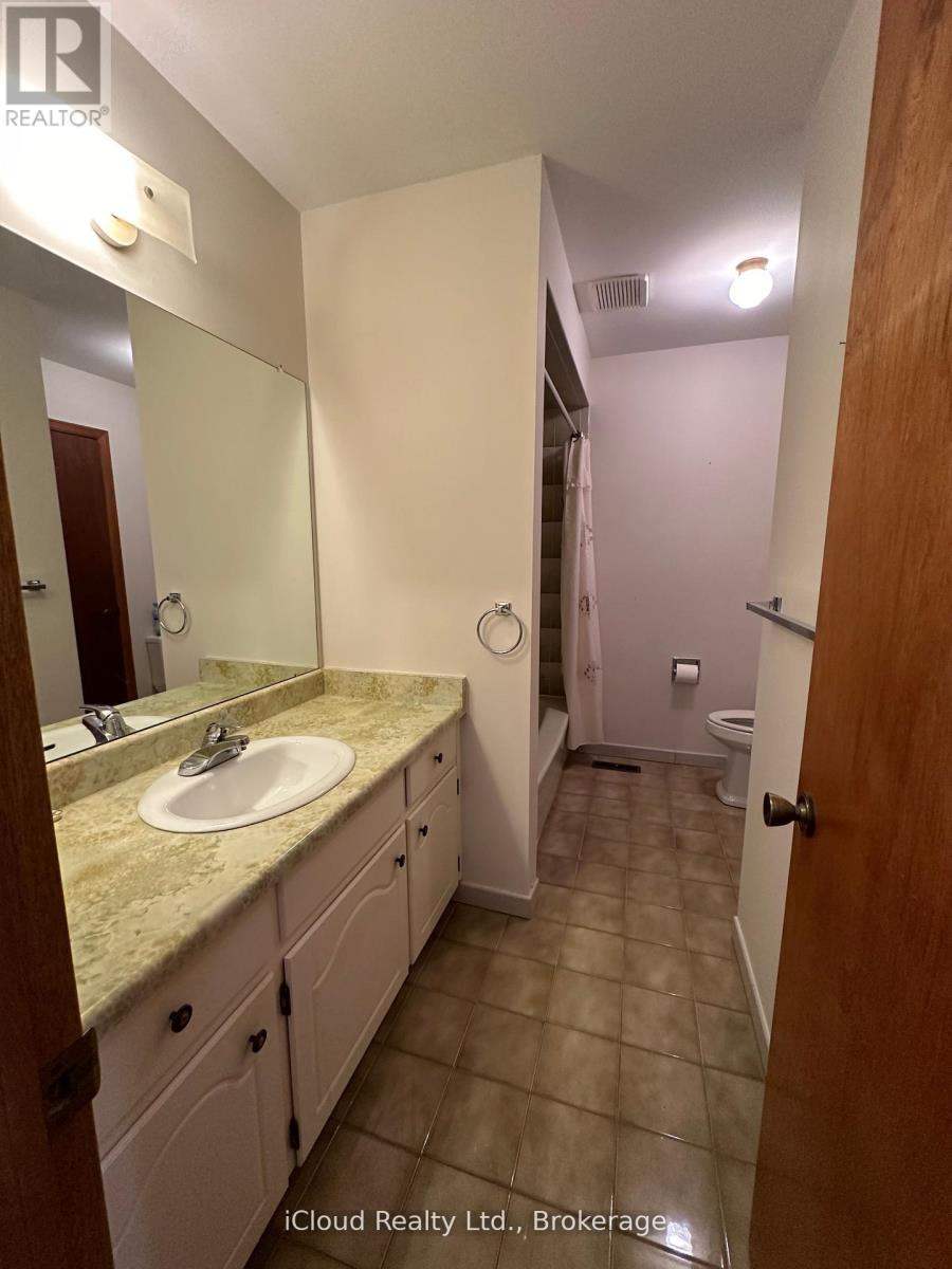 118 Antigua Road, Mississauga, Ontario  L5B 2T6 - Photo 18 - W12521988