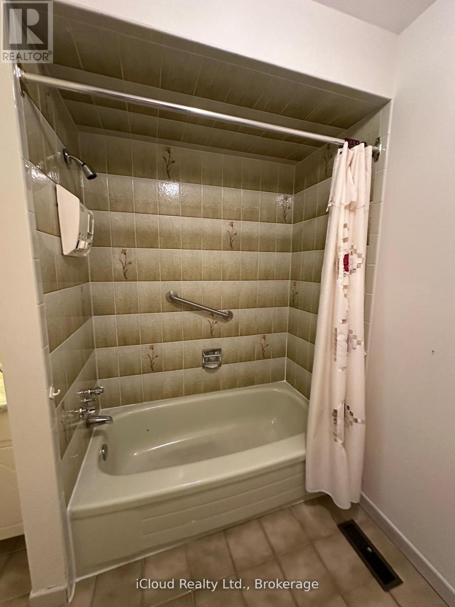 118 Antigua Road, Mississauga, Ontario  L5B 2T6 - Photo 19 - W12521988