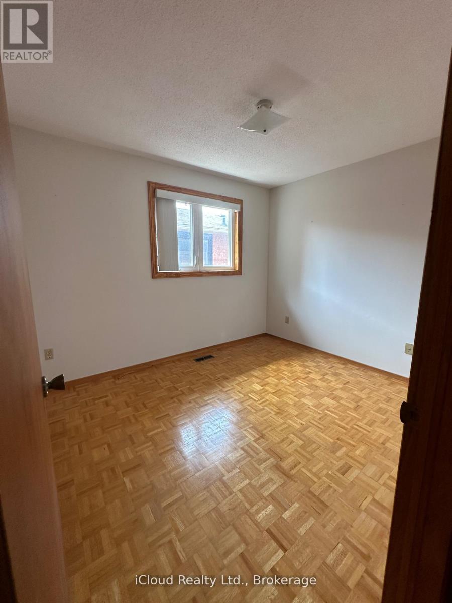 118 Antigua Road, Mississauga, Ontario  L5B 2T6 - Photo 23 - W12521988