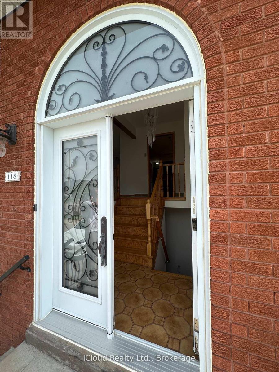 118 Antigua Road, Mississauga, Ontario  L5B 2T6 - Photo 5 - W12521988