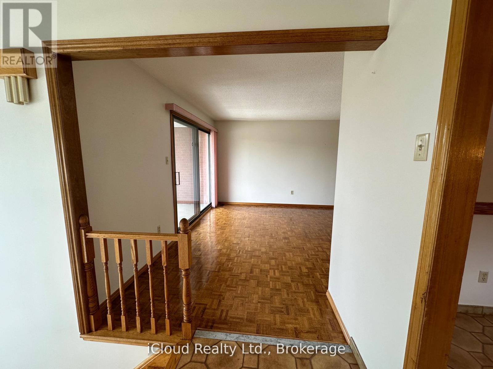 118 Antigua Road, Mississauga, Ontario  L5B 2T6 - Photo 8 - W12521988