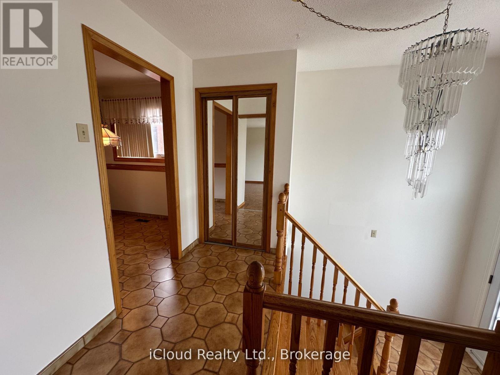 118 Antigua Road, Mississauga, Ontario  L5B 2T6 - Photo 9 - W12521988