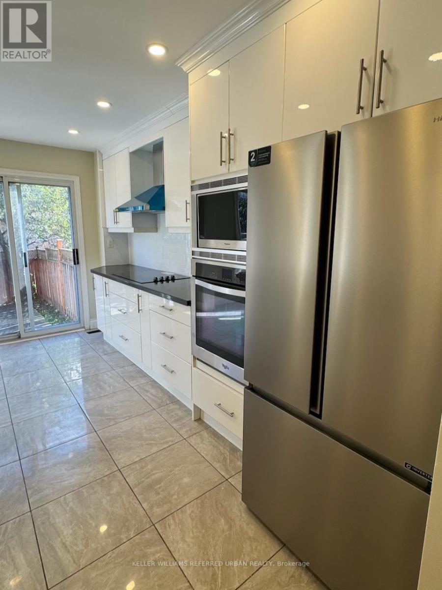 592 Leatherleaf Drive, Mississauga, Ontario  L4Z 3Y6 - Photo 3 - W12521998