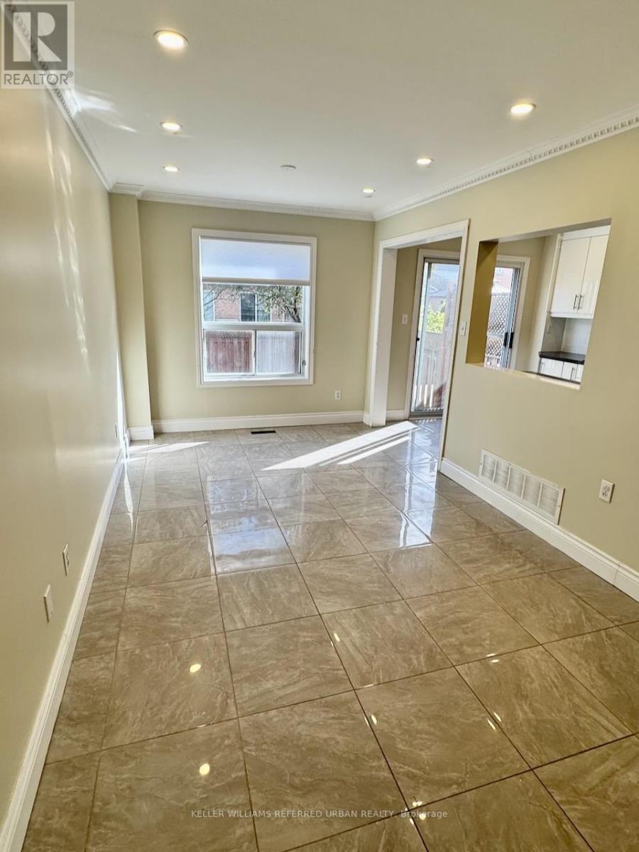 592 Leatherleaf Drive, Mississauga, Ontario  L4Z 3Y6 - Photo 4 - W12521998