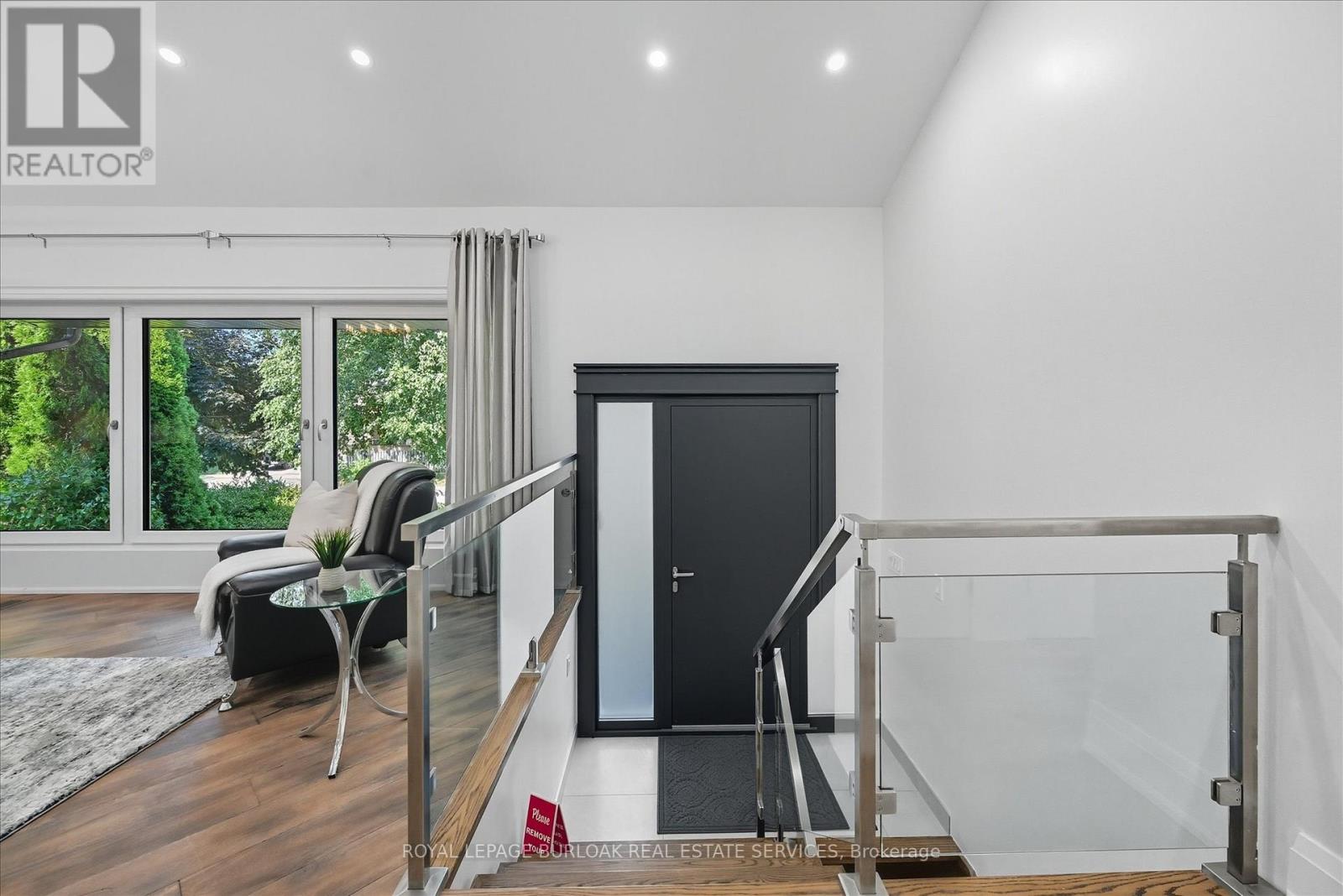 568 Dynes Road, Burlington, Ontario  L7N 2V2 - Photo 3 - W12522006