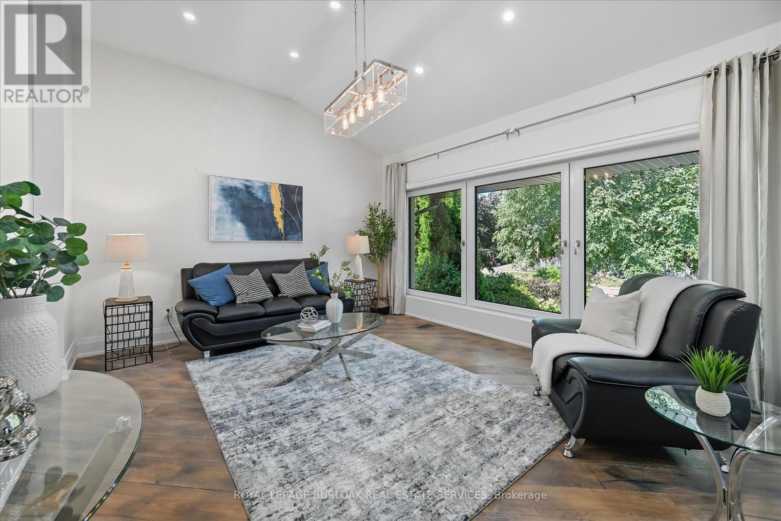 568 Dynes Road, Burlington, Ontario  L7N 2V2 - Photo 4 - W12522006