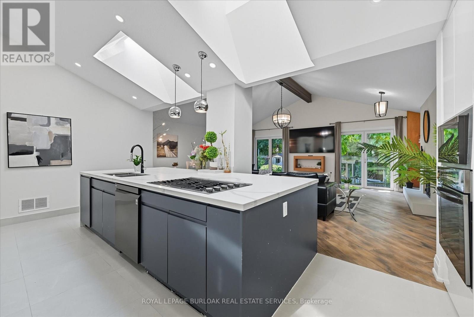 568 Dynes Road, Burlington, Ontario  L7N 2V2 - Photo 6 - W12522006