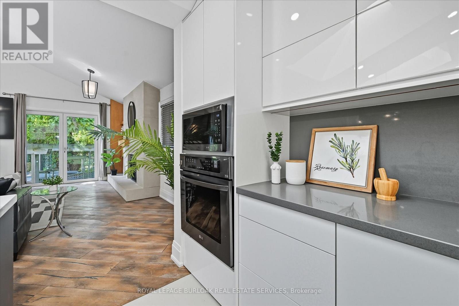 568 Dynes Road, Burlington, Ontario  L7N 2V2 - Photo 7 - W12522006