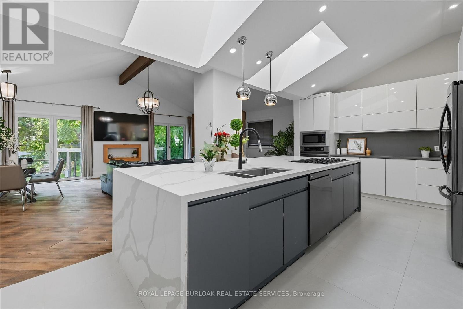 568 Dynes Road, Burlington, Ontario  L7N 2V2 - Photo 9 - W12522006