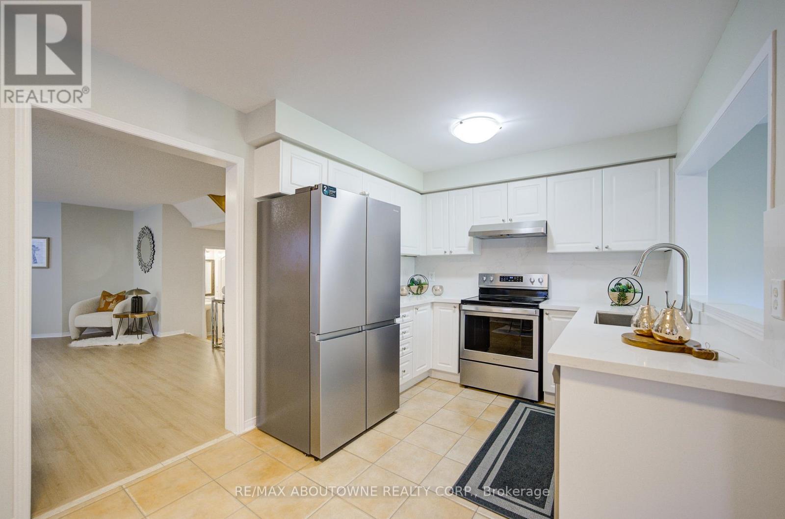 5575 Margarita Crescent, Mississauga, Ontario  L5M 6Z2 - Photo 11 - W12522044