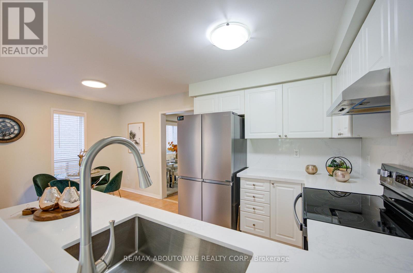 5575 Margarita Crescent, Mississauga, Ontario  L5M 6Z2 - Photo 12 - W12522044