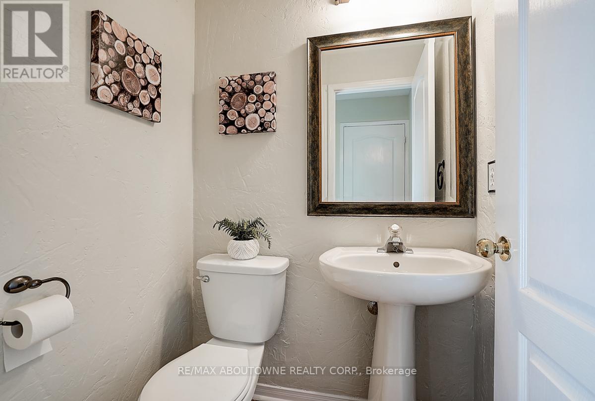 5575 Margarita Crescent, Mississauga, Ontario  L5M 6Z2 - Photo 16 - W12522044