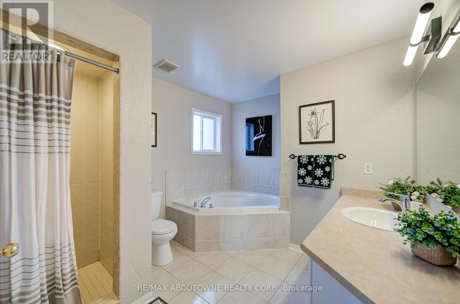 5575 Margarita Crescent, Mississauga, Ontario  L5M 6Z2 - Photo 21 - W12522044